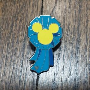 Disney Mickey Icon Award Ribbon Enamel Pin (Circa 2009) – Preowned